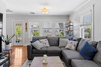 31 Myrtlebank Ave in Boston, MA - Foto de edificio - Building Photo