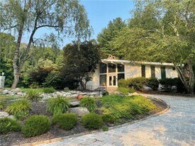 29 Tito Ln in Wilton, CT - Building Photo