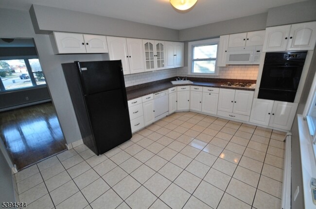 23 Gleeson Dr in Clifton, NJ - Building Photo - Building Photo