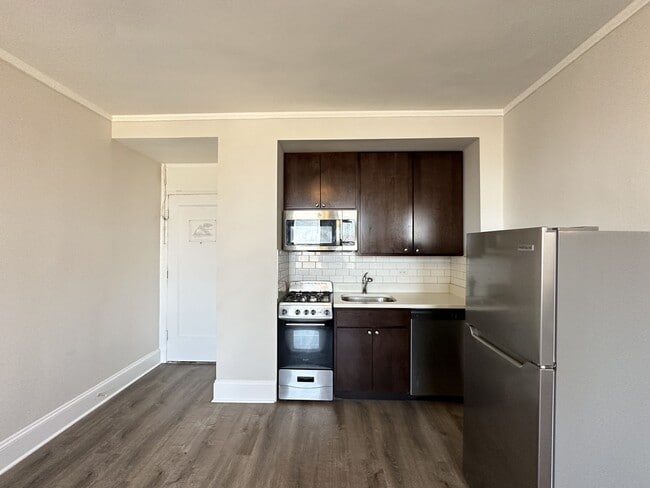 3335 W Diversey Ave, Unit 133 in Chicago, IL - Building Photo - Building Photo