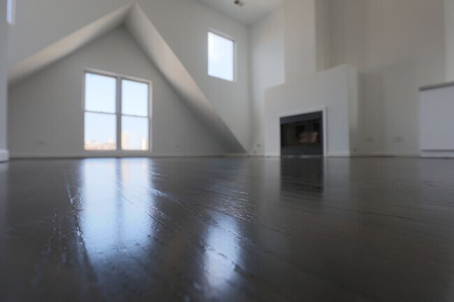 property at 3328 N Clark St