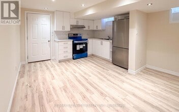 403 Winona Dr in Toronto, ON - Building Photo - Building Photo