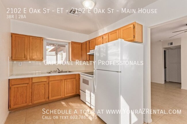 property at 2102 E Oak St