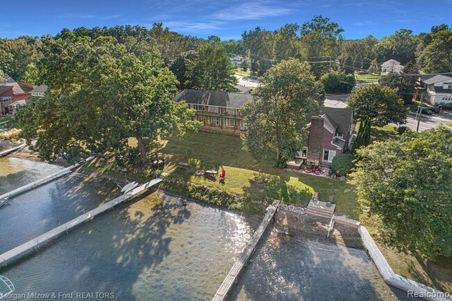 5375 Cooley Lake Rd, Unit 3