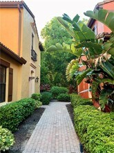 9153 Chula Vista St in Naples, FL - Foto de edificio - Building Photo