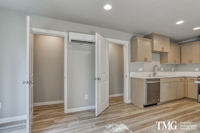 4802 NE 37th Ct in Vancouver, WA - Building Photo - Building Photo