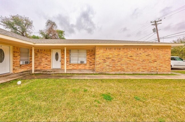 5813 Mentor Dr