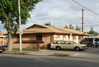 213 W Guinida Ln in Anaheim, CA - Building Photo - Building Photo