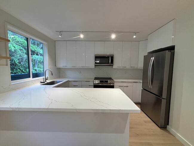 500 Kawaihae St in Honolulu, HI - Building Photo - Building Photo