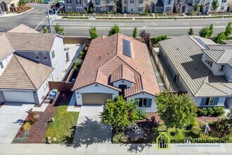 7489 Malva Rosa Way in Sacramento, CA - Building Photo - Building Photo
