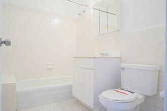 129 E 95th St, Unit 2F in New York, NY - Building Photo - Building Photo