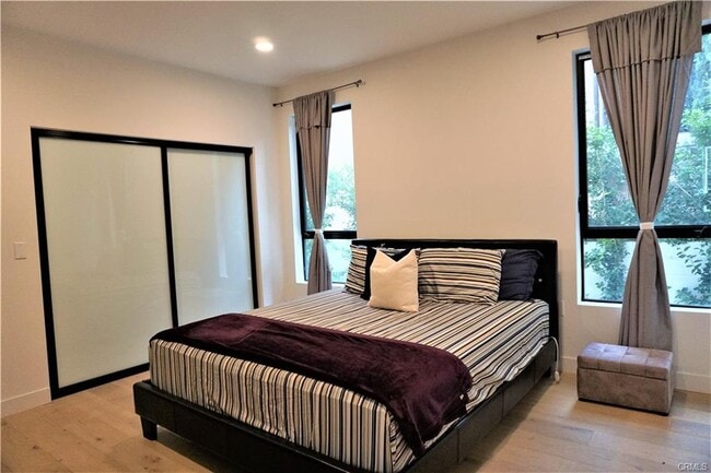 5110 Whitsett Ave in Los Angeles, CA - Foto de edificio - Building Photo