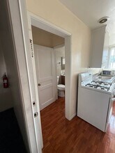 1302 N Detroit St, Unit 5 in Los Angeles, CA - Building Photo - Building Photo