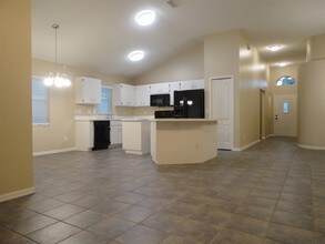 1933 Woodcut Dr in Lutz, FL - Building Photo - Building Photo