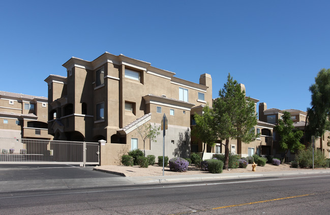 La Terraza at the Biltmore in Phoenix, AZ - Building Photo - Building Photo