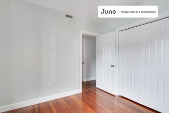 Room in Shared 4 bed/2 bath home in Boston, MA - Building Photo - Building Photo