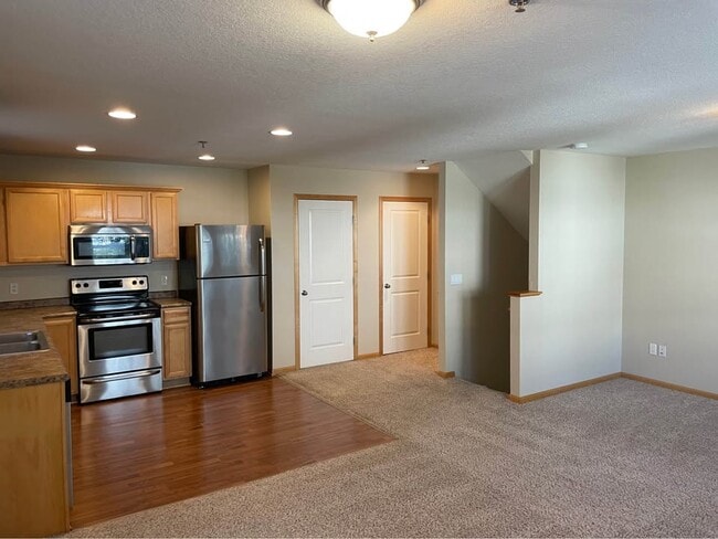 5539 Boston Ct in Johnston, IA - Building Photo - Building Photo