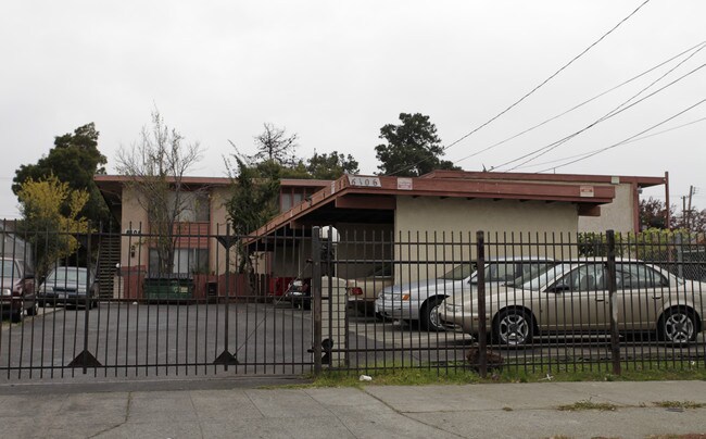 6106 Hilton St in Oakland, CA - Building Photo - Building Photo