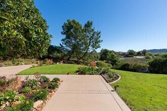13012 Solera Way in Poway, CA - Foto de edificio - Building Photo
