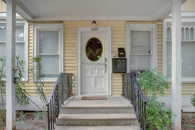 1127 Yale St in Houston, TX - Building Photo - Building Photo