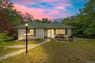 450 Rye Hill Rd in Monroe, NY - Building Photo