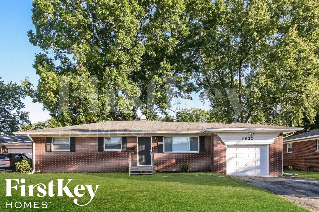 5920 Schoolwood Dr in Speedway, IN - Foto de edificio