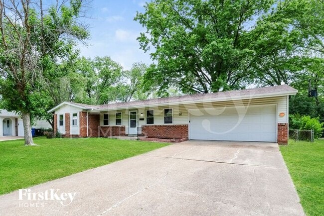 2240 Spoonwood Dr in Florissant, MO - Building Photo - Building Photo