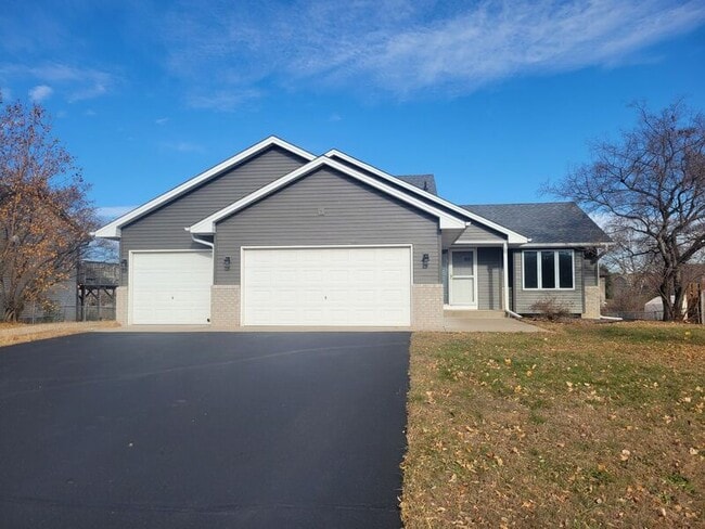 5041 Mitchell Rd in Big Lake, MN - Building Photo - Building Photo