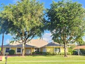 2099 Greenview Cove Dr in Wellington, FL - Building Photo - Building Photo
