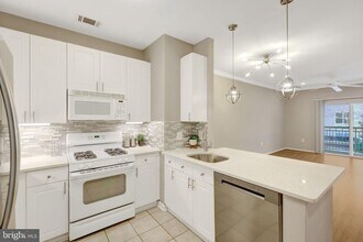 2791 Centerboro Dr in Vienna, VA - Building Photo - Building Photo