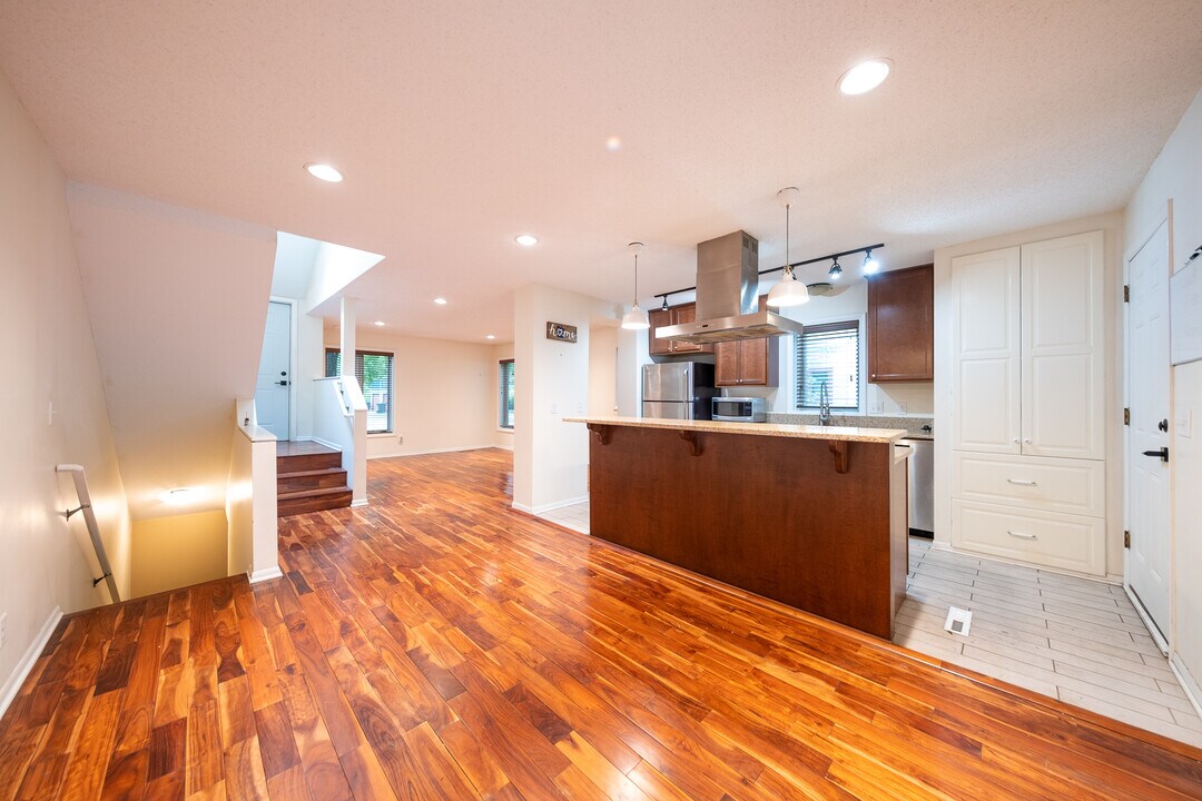 2116 22nd Ave S in Minneapolis, MN - Building Photo