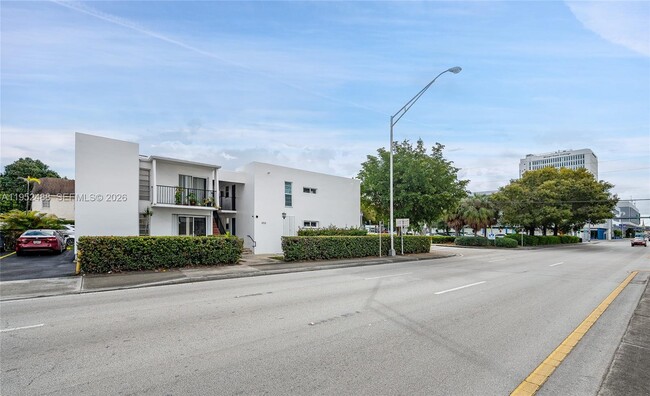 455 SW 27th Ave in Miami, FL - Building Photo - Building Photo