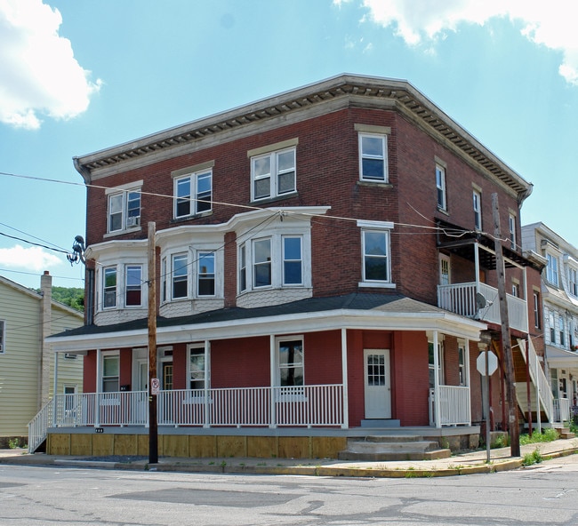 308 W Mulberry St in Shamokin, PA - Foto de edificio - Building Photo