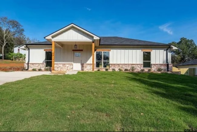 property at 215 Timberline Dr