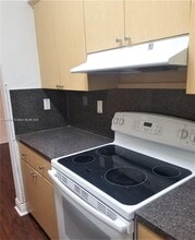941 NE 169th St, Unit # 216 in North Miami Beach, FL - Foto de edificio - Building Photo