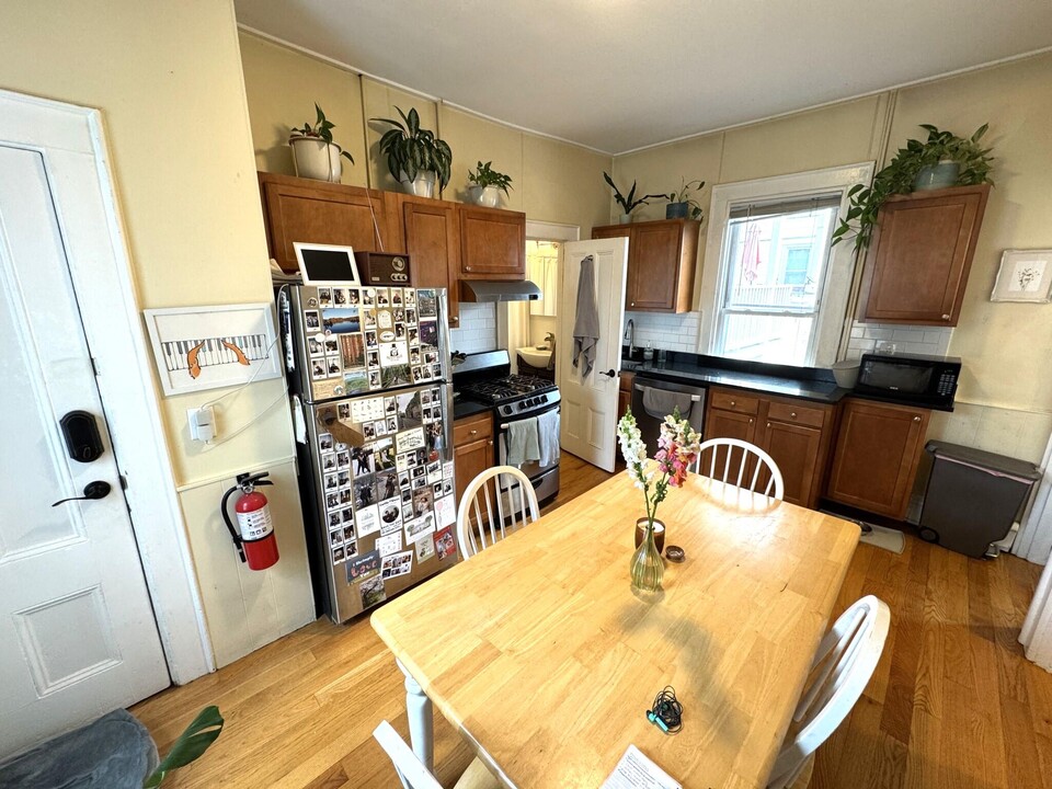 12 Claremon St, Unit 1 in Somerville, MA - Building Photo