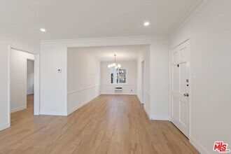 1250 N Crescent Heights Blvd in West Hollywood, CA - Building Photo - Building Photo