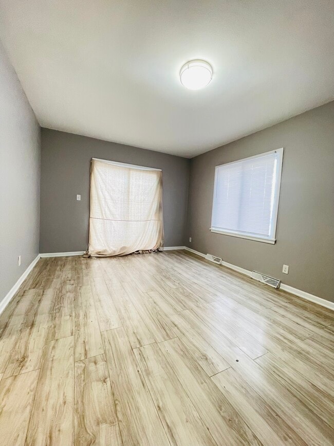 8620-8620 W Villard Ave in Milwaukee, WI - Foto de edificio - Building Photo