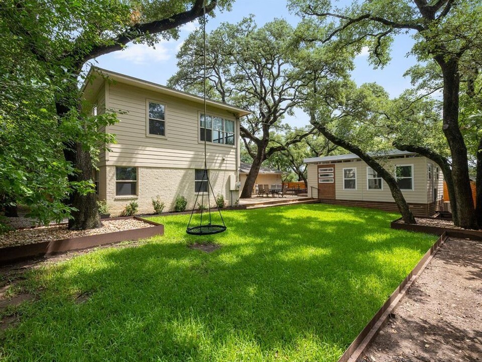 8715 Tallwood Dr in Austin, TX - Building Photo