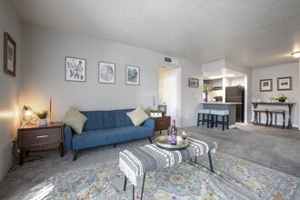 Villas Del Cielo in Albuquerque, NM - Building Photo - Building Photo