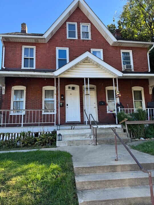 71 S 6th Ave, Unit 1 in Coatesville, PA - Building Photo