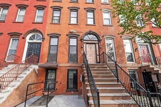 800 Ocean Ave in Jersey City, NJ - Foto de edificio - Building Photo