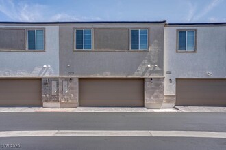 6234 Runestone St in Las Vegas, NV - Building Photo - Building Photo