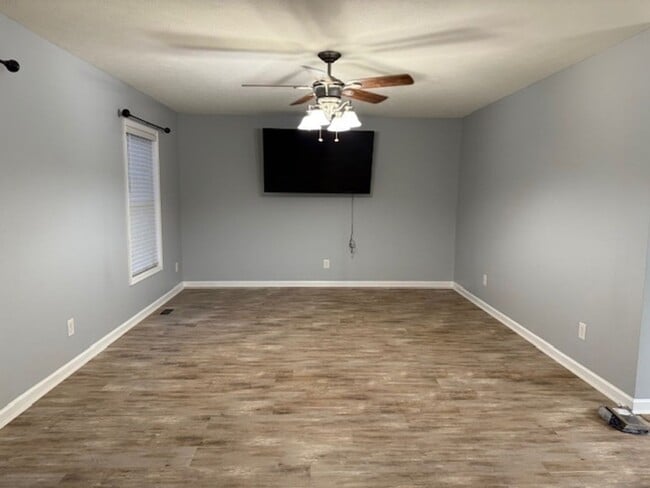 199 Basin Dr in Inwood, WV - Foto de edificio - Building Photo