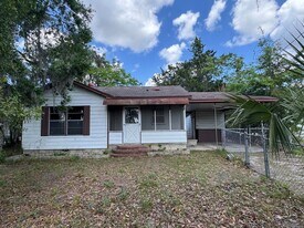 413 NW Orange St in Lake City, FL - Building Photo
