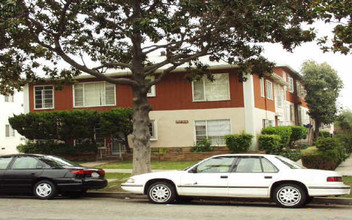 1752 Winona Blvd in Los Angeles, CA - Building Photo - Building Photo