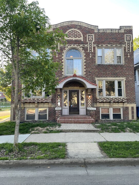 2701 Harriet Ave in Minneapolis, MN - Building Photo