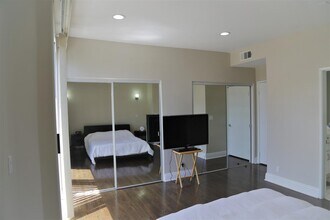 1240 S Corning St in Los Angeles, CA - Building Photo - Building Photo