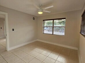 804 NE 17th Terrace-Unit -1 in Fort Lauderdale, FL - Building Photo - Building Photo
