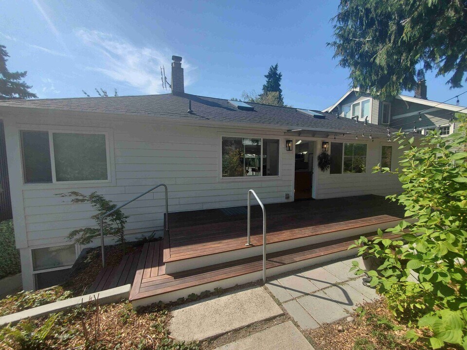 3623 Woodlawn Ave N in Seattle, WA - Building Photo